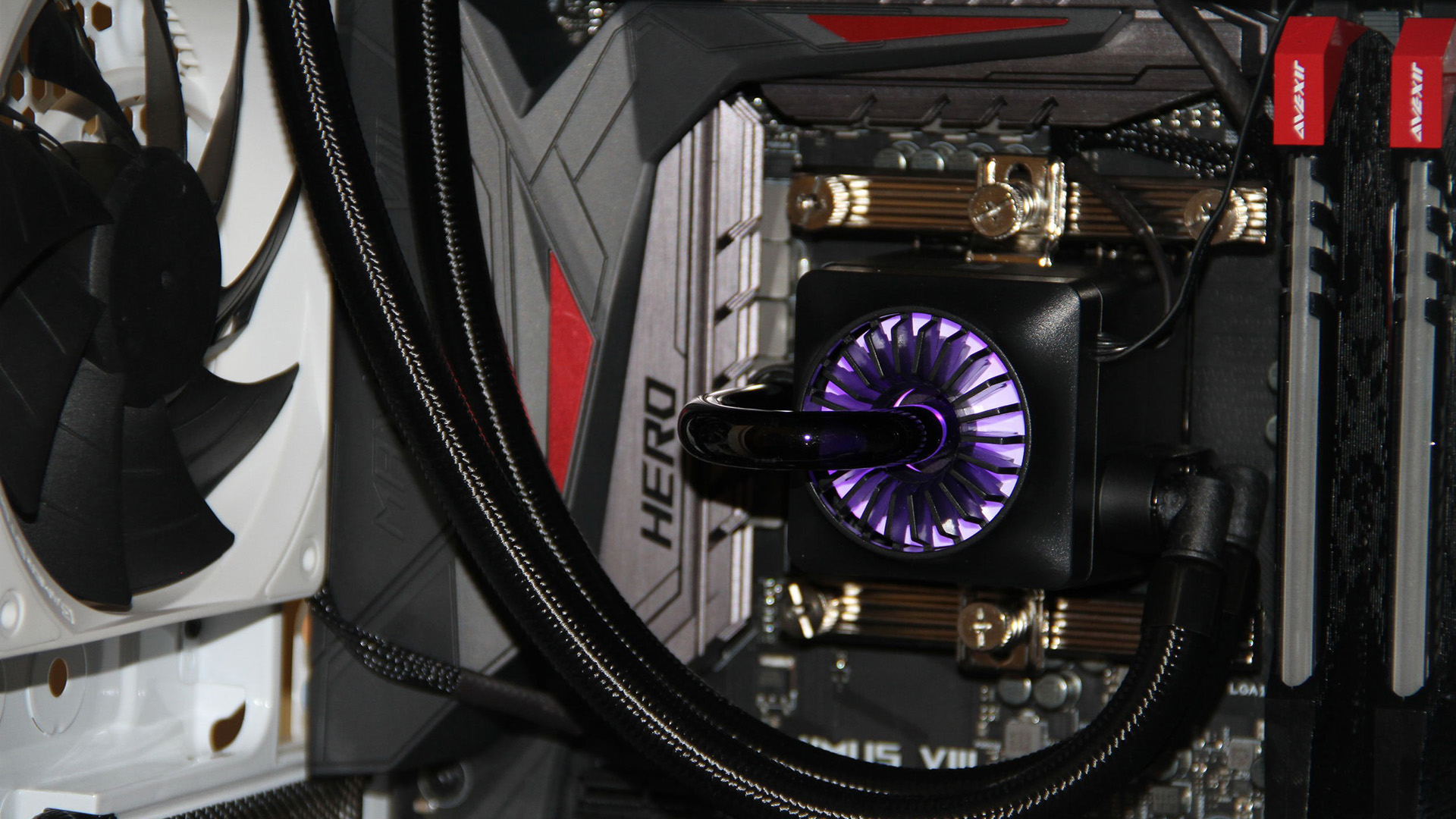 Piacra került a Deepcool RGB-s hűtője