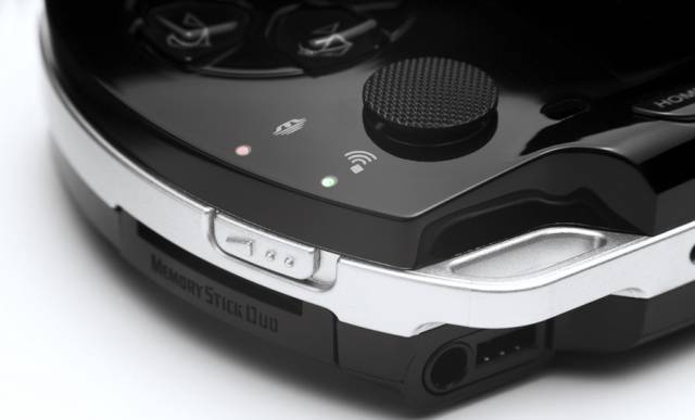 PlayStation Portable Go!: Tervben volt a második analóg kar