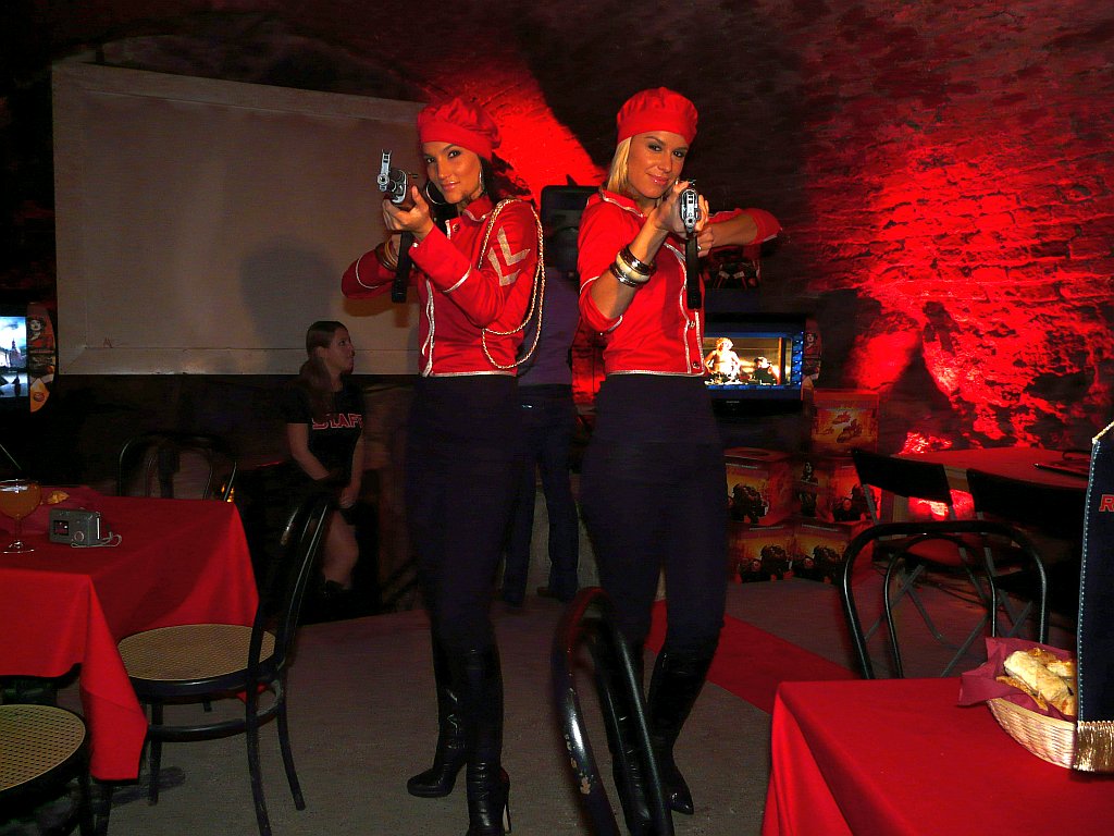 Red Alert 3 Party Dukai Reginával, Debreczeni Zitával és 80 darab pc-vel