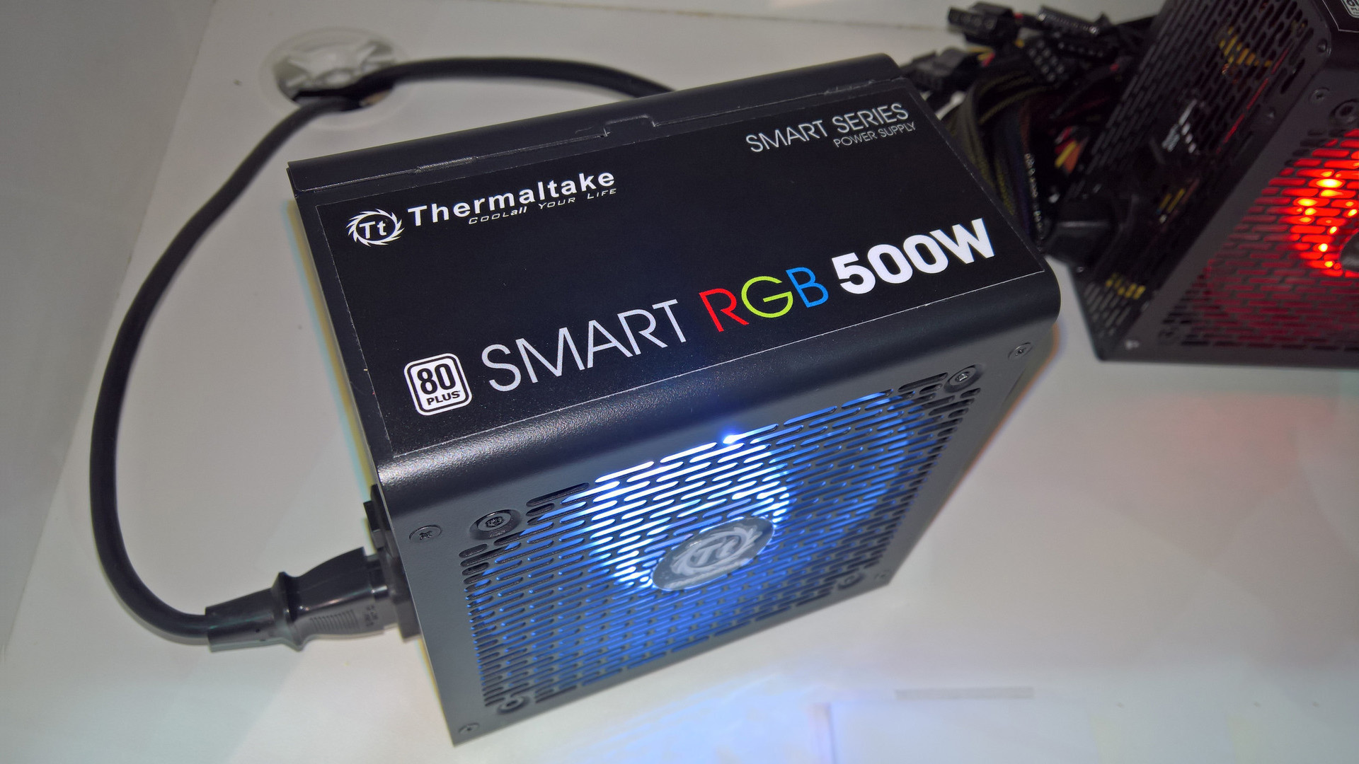 RGB-s tápokkal bővít a Thermaltake