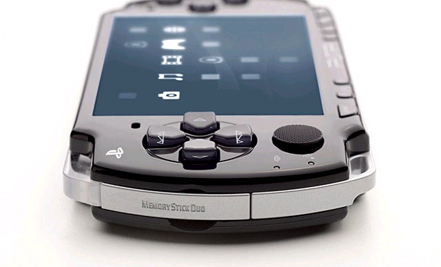 Sony: Új színekben érkezik a PlayStation Portable 3000, tizenöt játék a Go! launch-ra