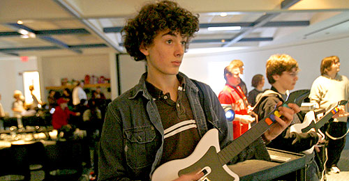 Újra sláger a klasszikus rock a Guitar Hero-nak köszönhetően