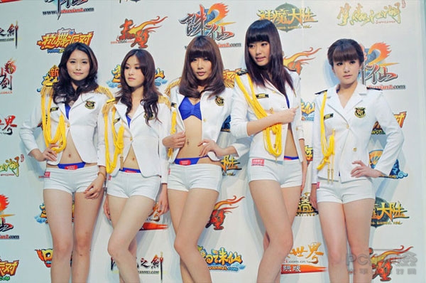 Visszafogják a kínai booth babe-ek ruházatát