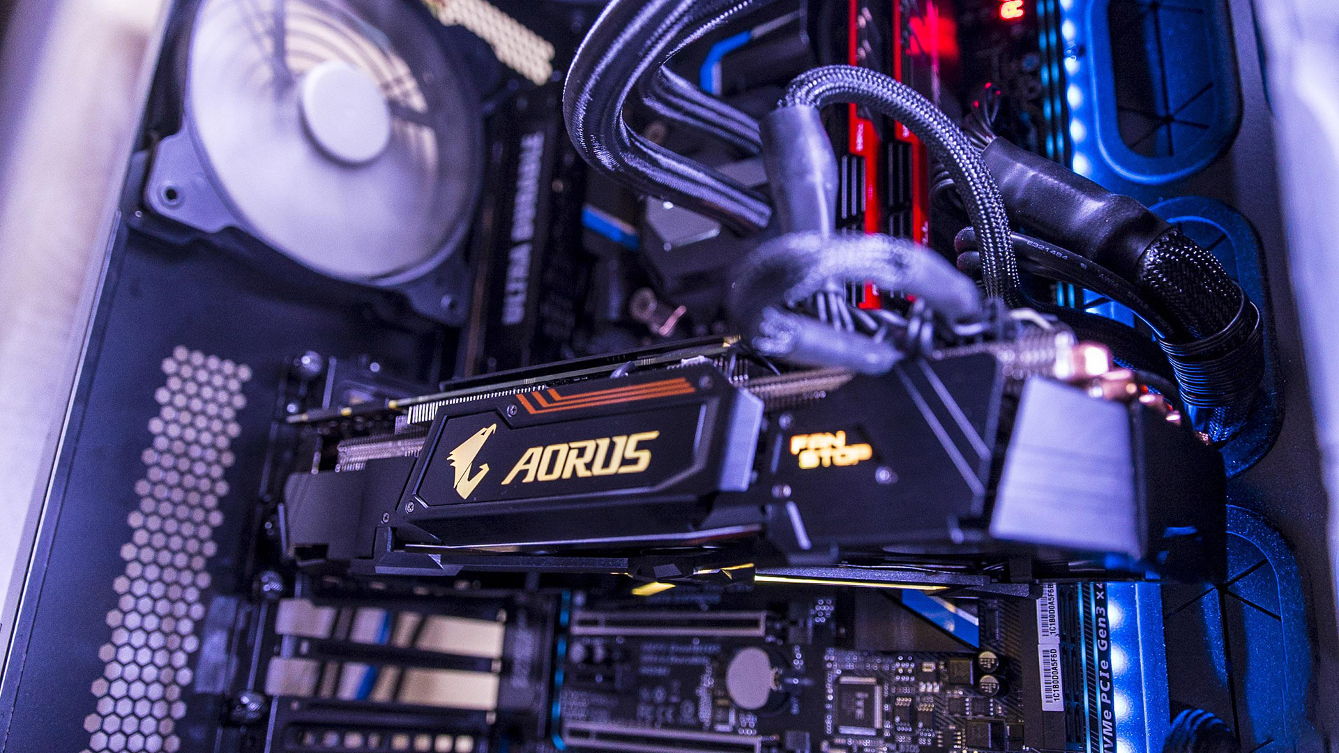 Vízhűtéses csúcskártyát dob piacra a Gigabyte