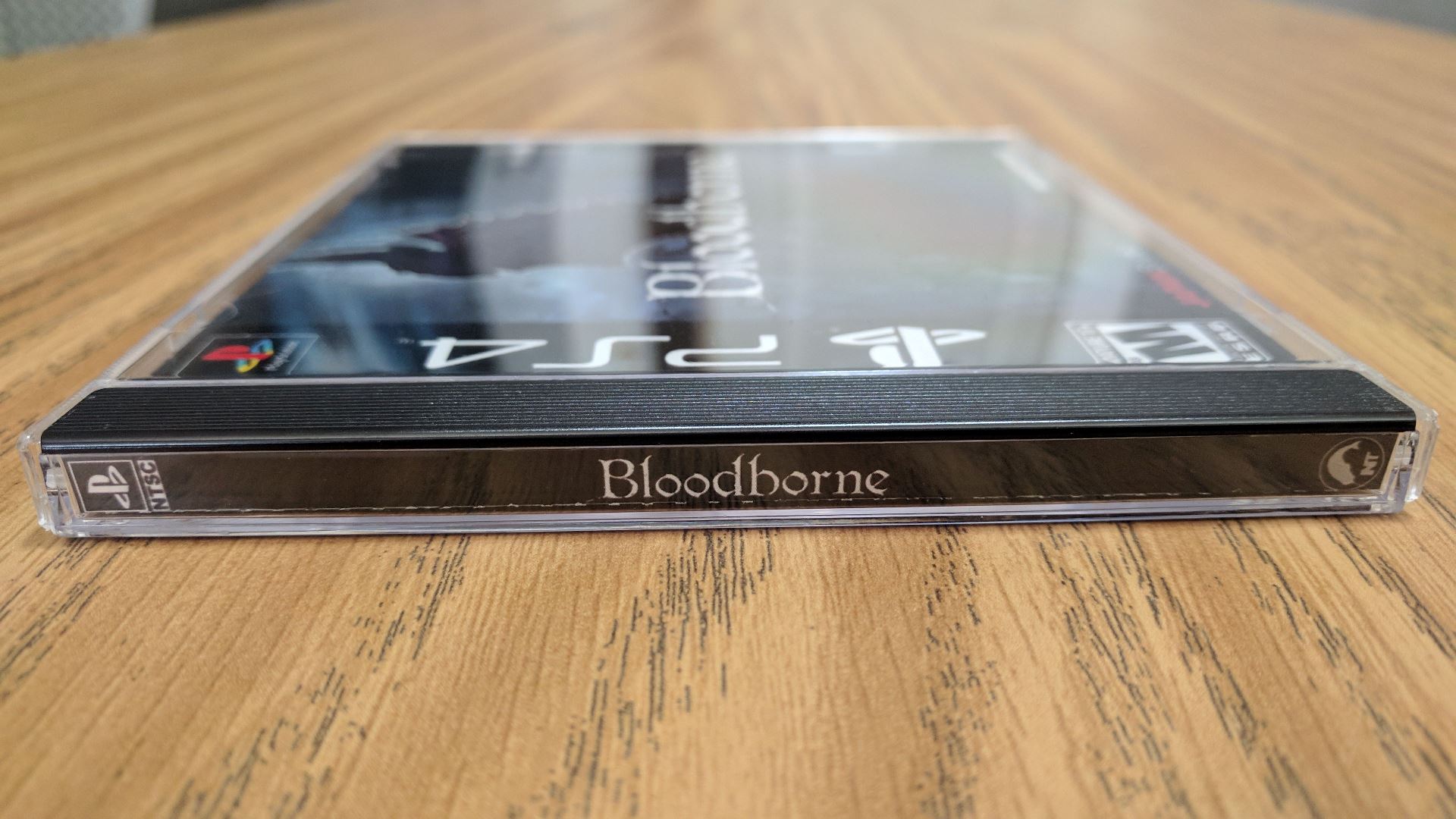 Zseniális: ilyen lett volna a Bloodborne doboza, ha az első PlayStationre jelenik meg