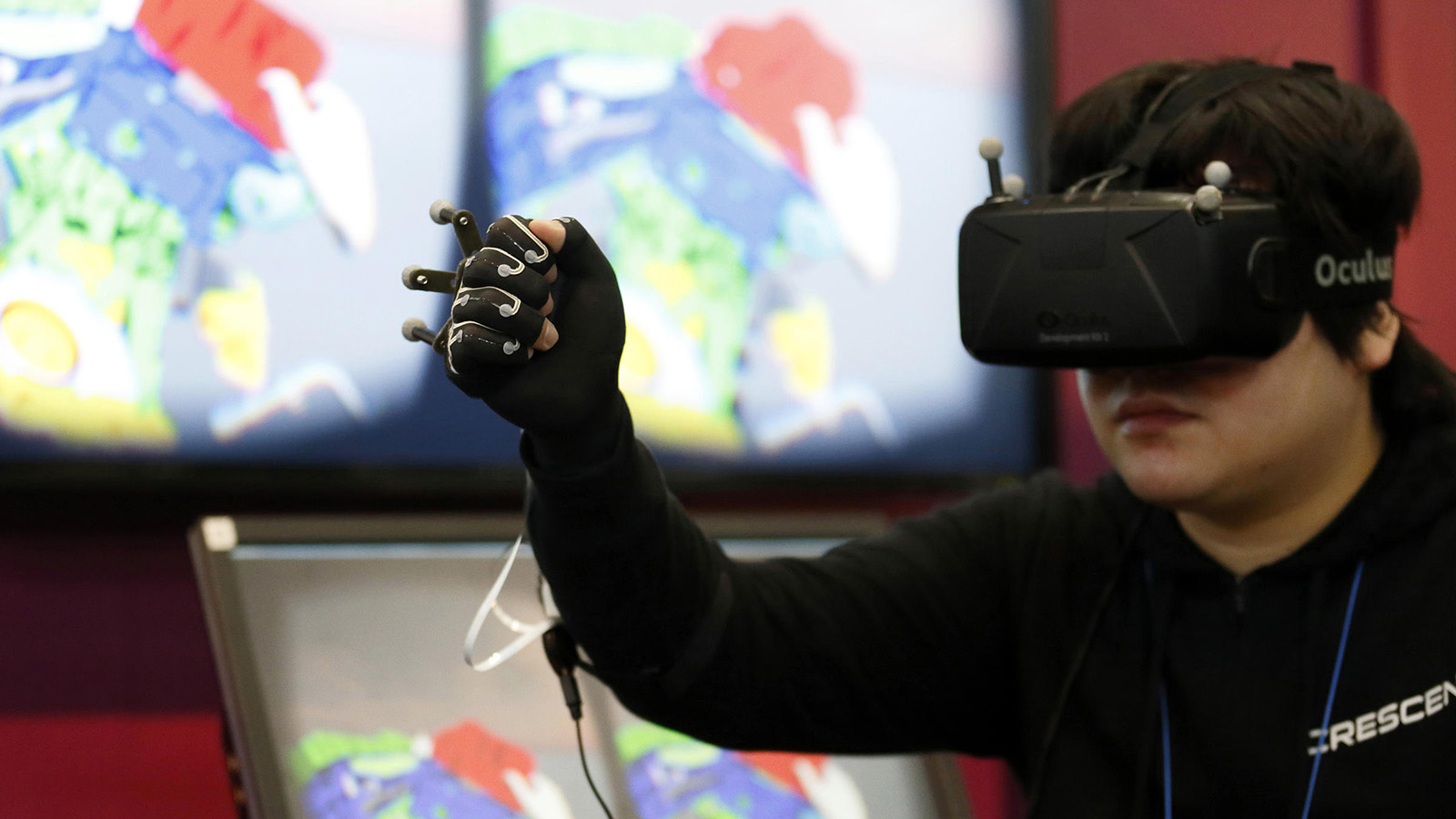 Zuckerberg is megtekintette az új Oculus Rift kiegészítőt