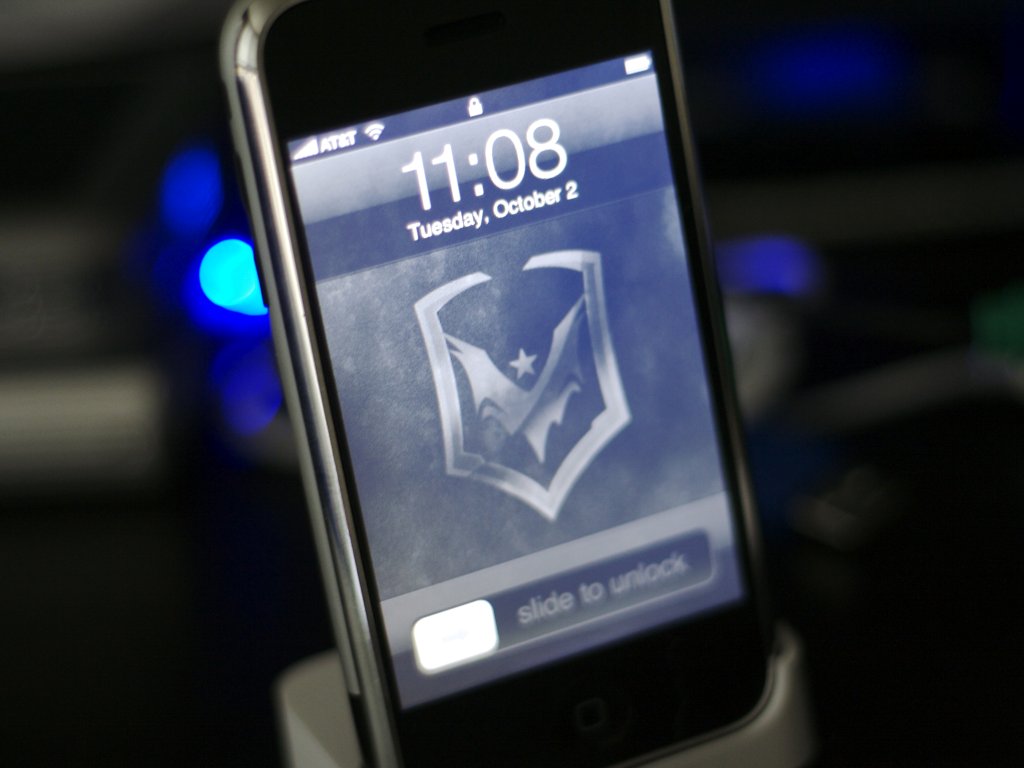 1 millió dollárra perelik az Apple-t az iPhone-árcsökkentés miatt