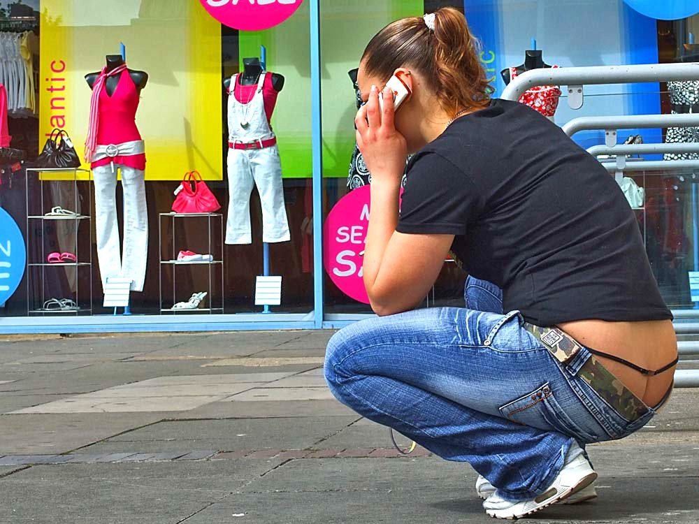 77 ezerrel több mobil-előfizető júniusban