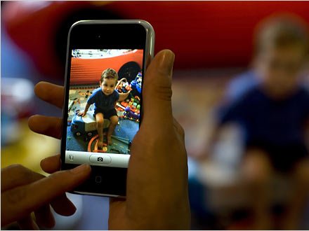 Közel megduplázza az iPhone-gyártást az Apple