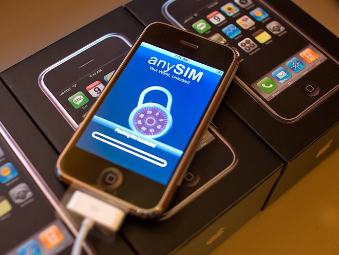 Megérkezett Európába az iPhone