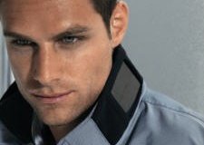 A napelemes kabát feltölti a mobilunkat